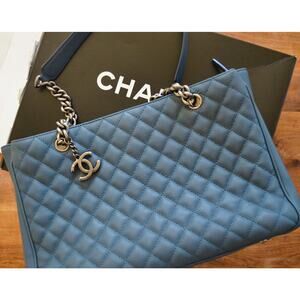 Chanel Rock in Rome Large Zip Bag EUC With Box